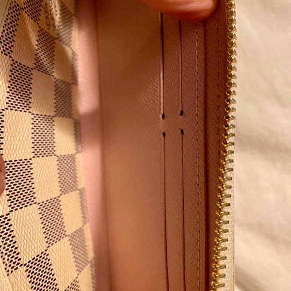 Louis Vuitton wallet 💕💕💕 - Picture 3 of 7